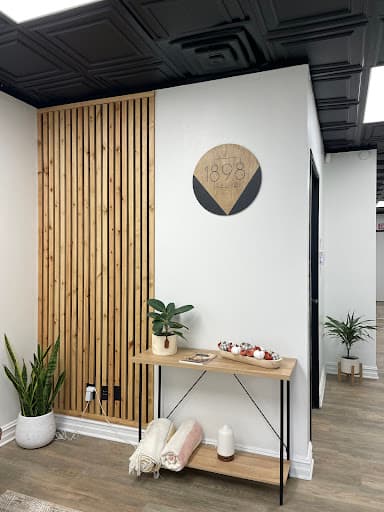 The Minimel Skin Studio entrance: a warm, minimal space.